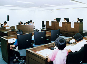 審判廷での模擬審判