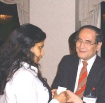 写真(歓迎レセプション(水城委員と研修生))